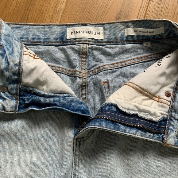 Women's Aritzia Denim Forum 90s Halle Jean Midi Skirt Light Blue Size 26 - Picture 4 of 12